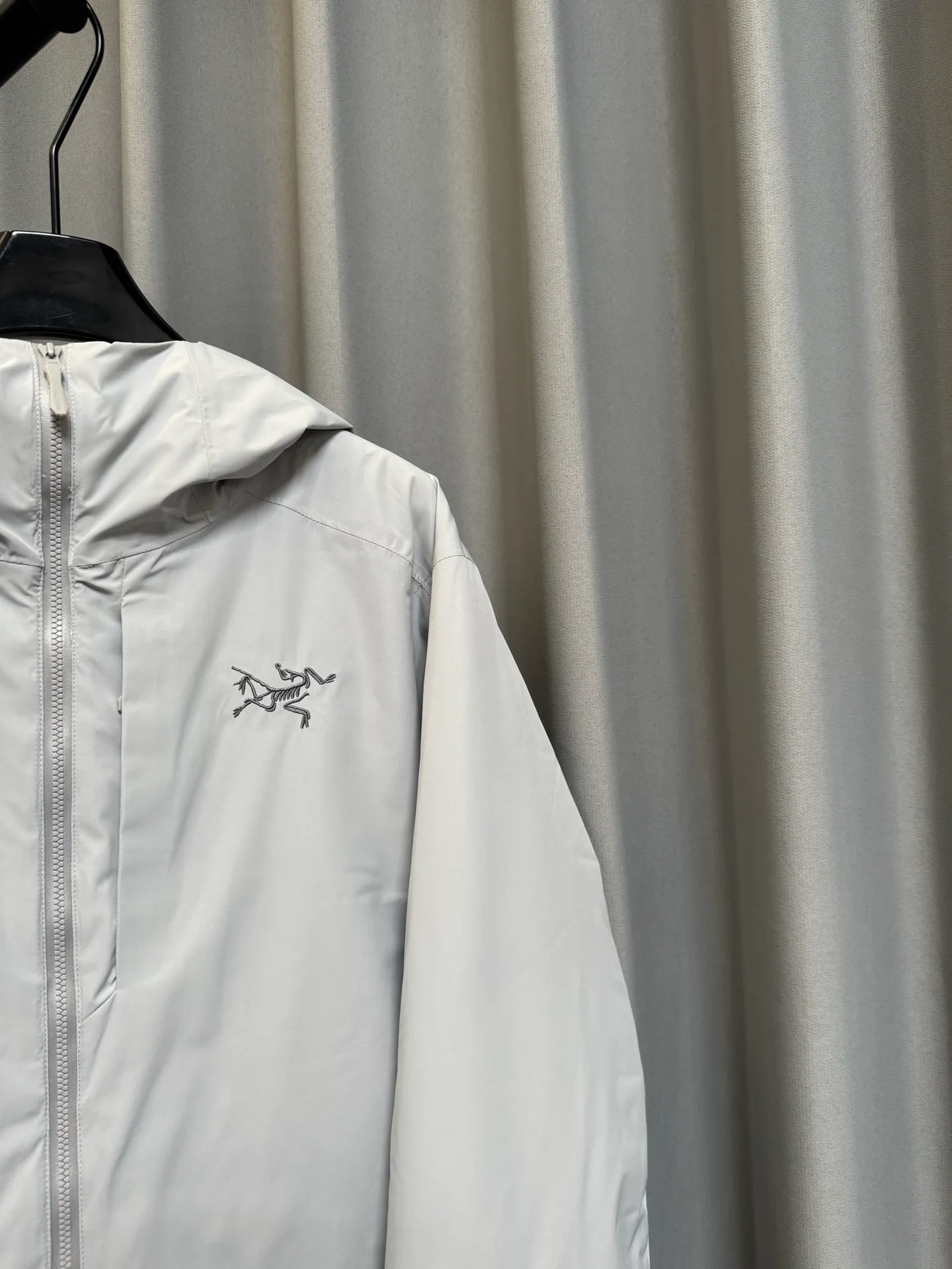【Premium 】 ARC‘TERYX Solano Down Hoody + Breathable Versatile Gore Tex ， ！ 5 !! SOLANO + ， 、 Breathable 。New Arrival Solano Down Hoody 、 、 。Solano 、 ， 。 FAS GORE-TEX ， 。 ， Breathable。 ， rima Loft Breathable ！ Same Style ： Size：s/m/l/xl/2xl